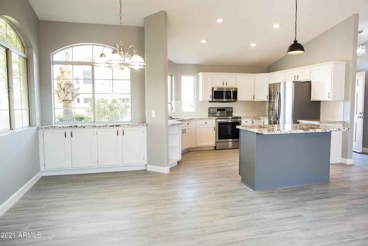9008 W Port Au Prince Ln., Peoria, AZ 85381