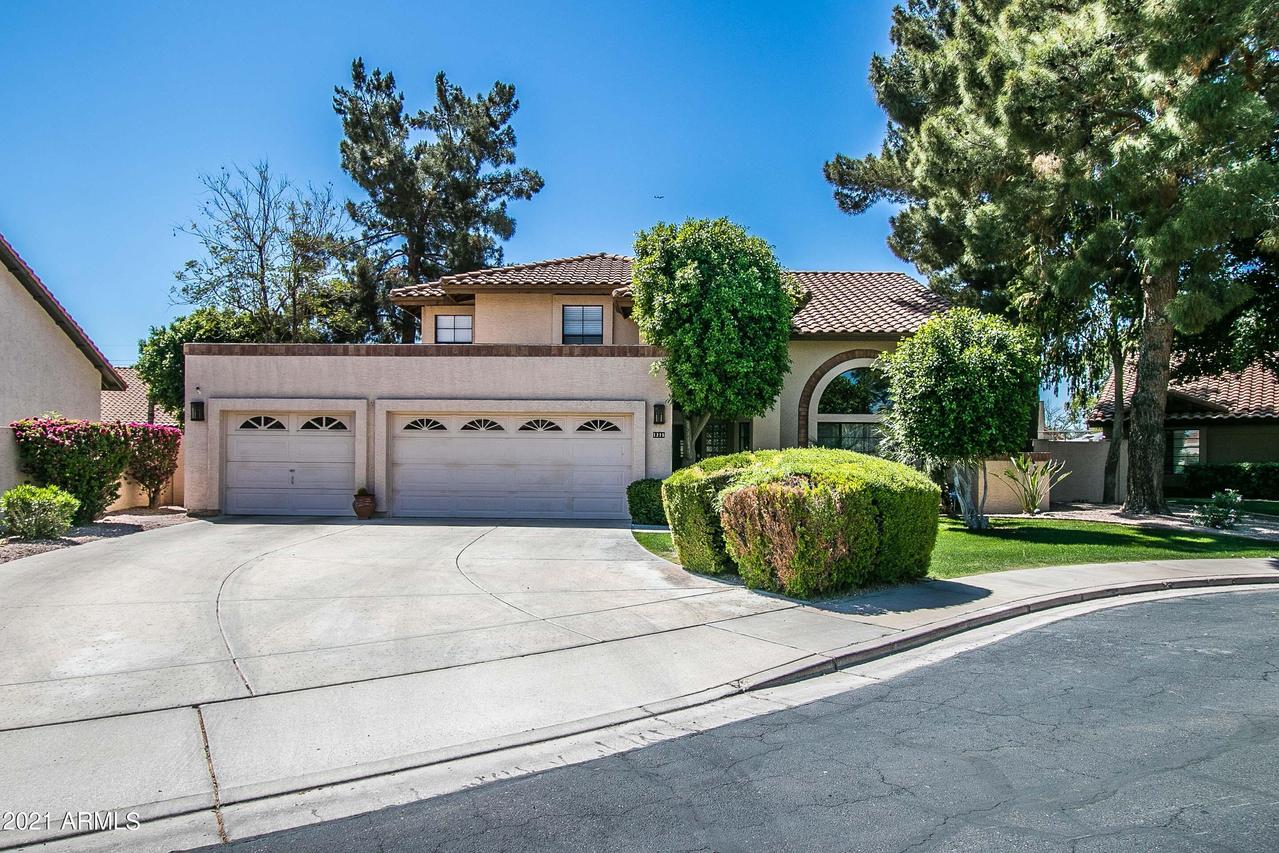 1215 E Glencove Cir., Mesa, AZ 85203