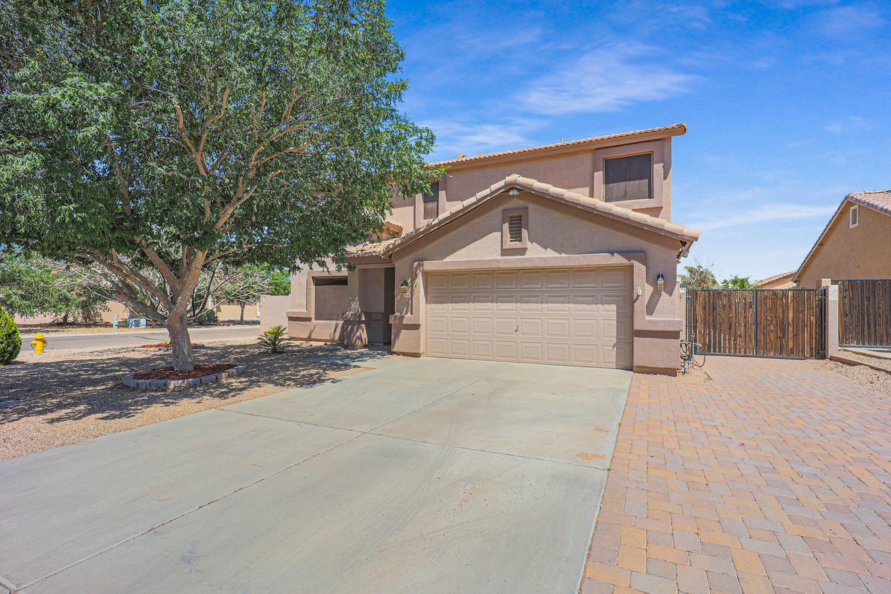1614 E Vernoa St., San Tan Valley, AZ 85140