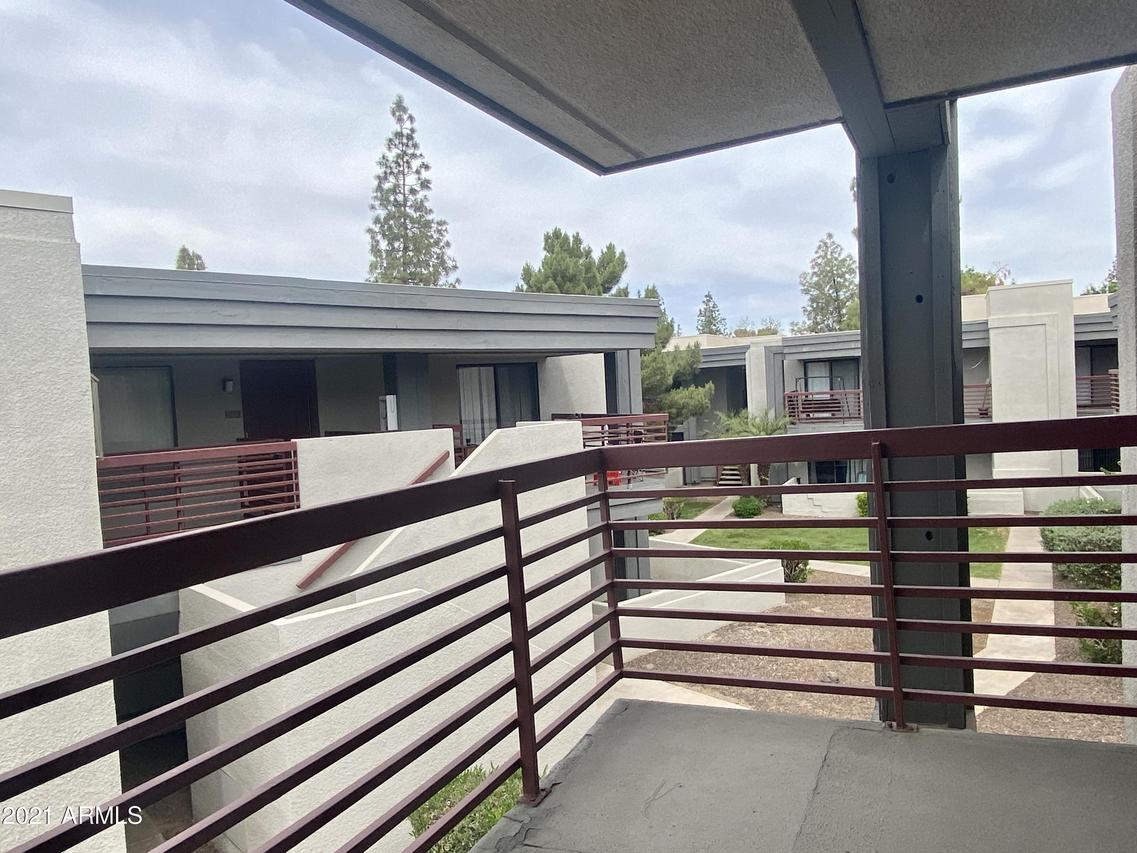 3405 W Danbury Dr. #D221, Phoenix, AZ 85053