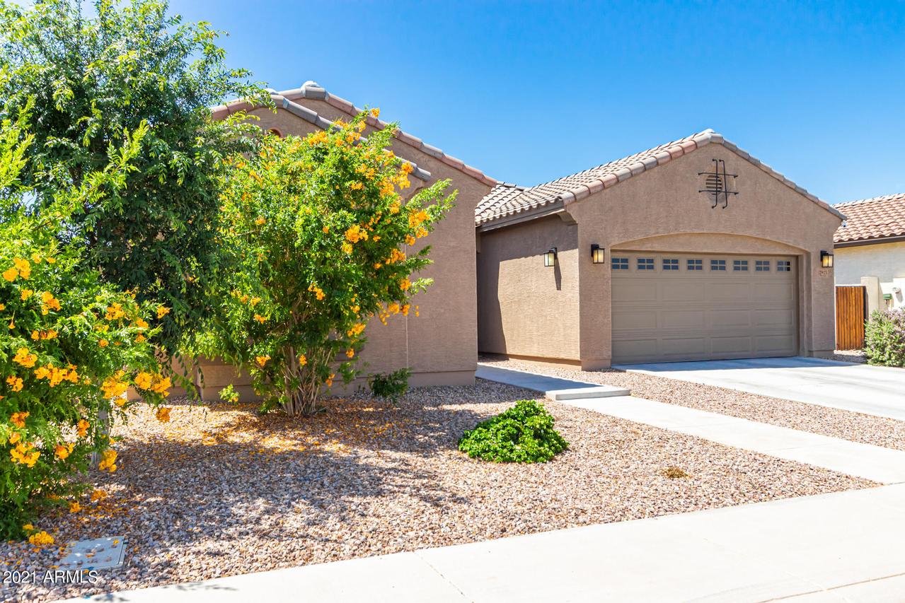 2821 E Russell St., Mesa, AZ 85213