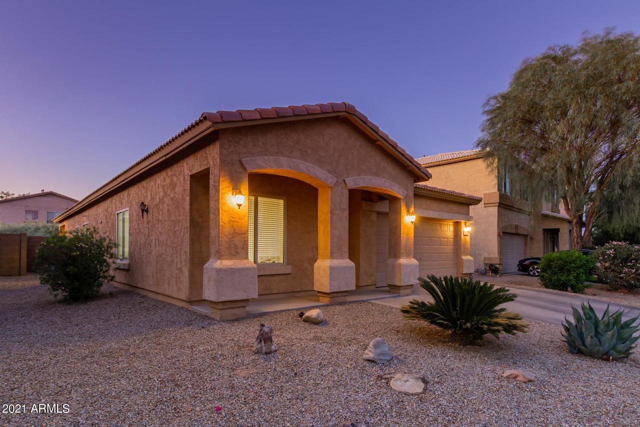 1228 E Country Crossing Way, San Tan Valley, AZ 85143