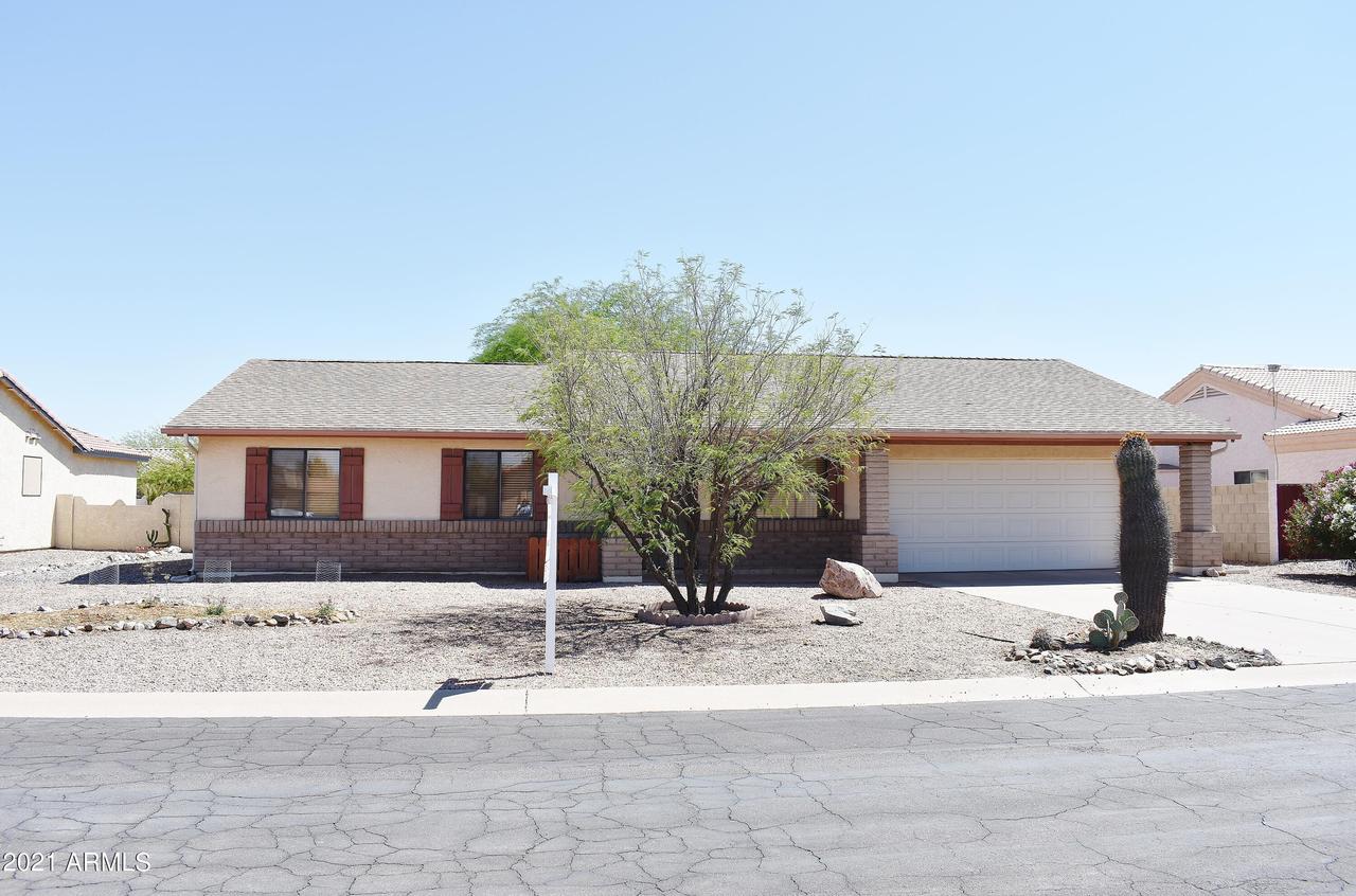 9541 W Debbie Pl., Arizona City, AZ 85123