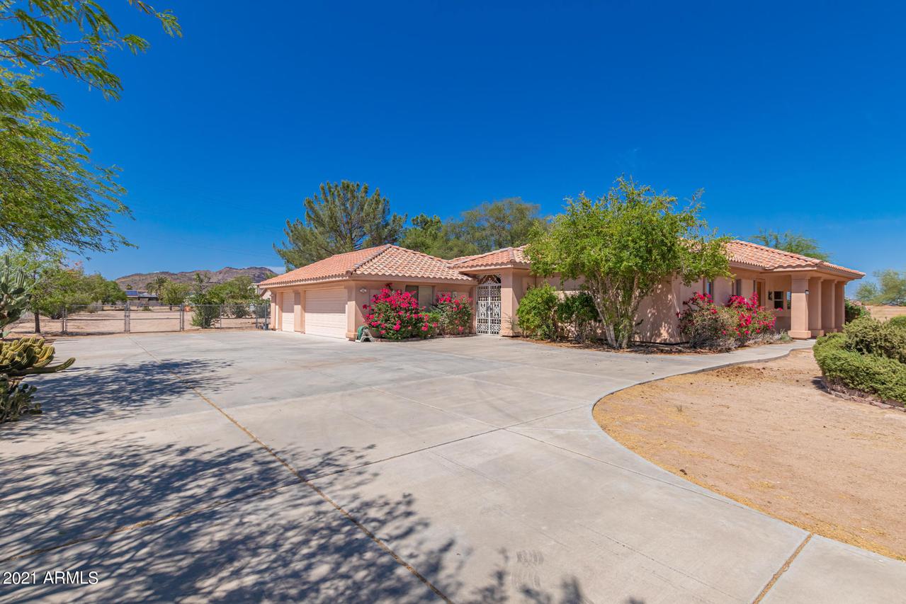 4914 W Saguaro Park Ln., Glendale, AZ 85310