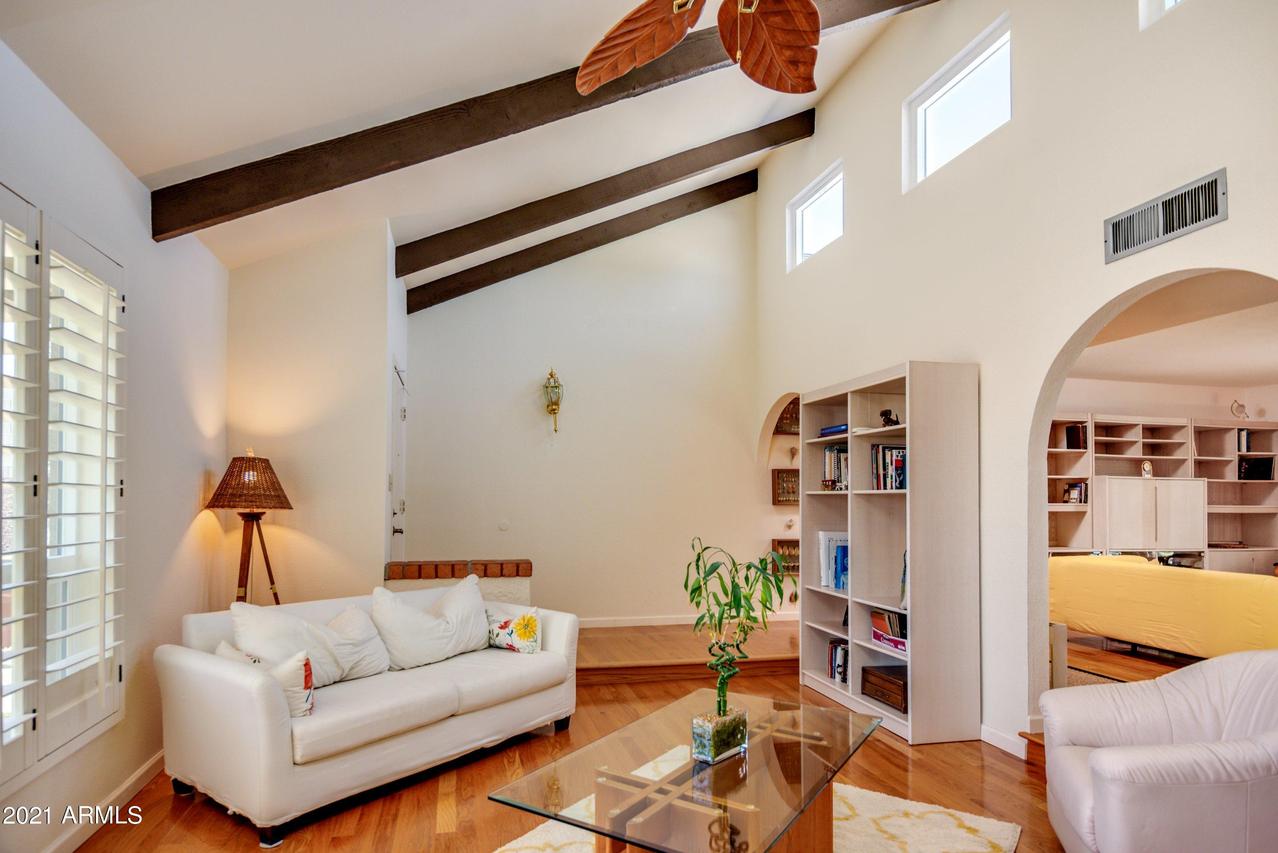 2034 E Hillery Dr., Phoenix, AZ 85022
