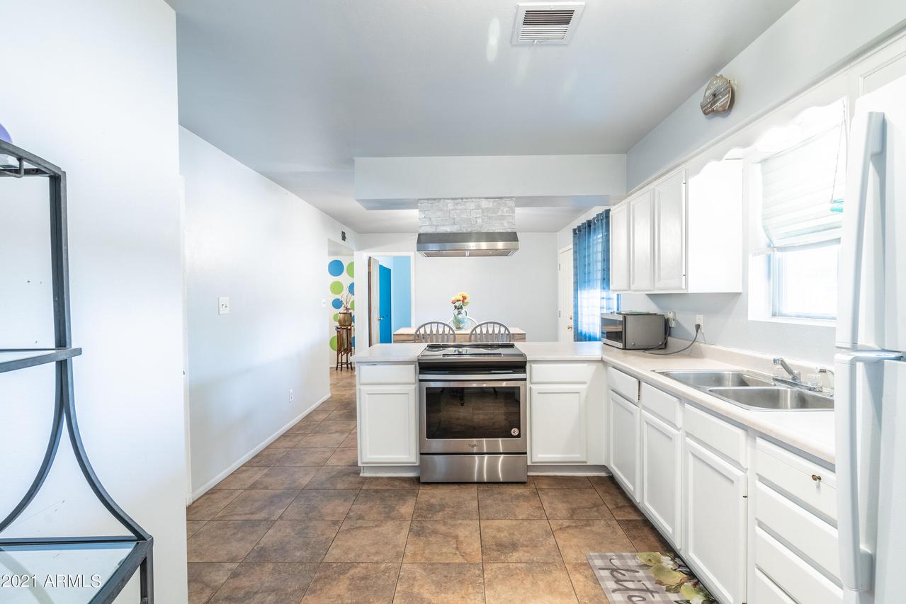 557 W 17th Ave., Apache Junction, AZ 85220