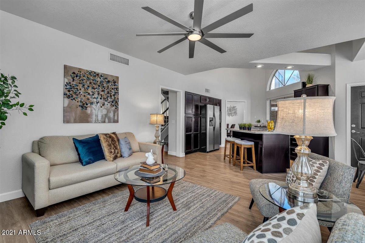 924 E Manor Dr., Chandler, AZ 85225