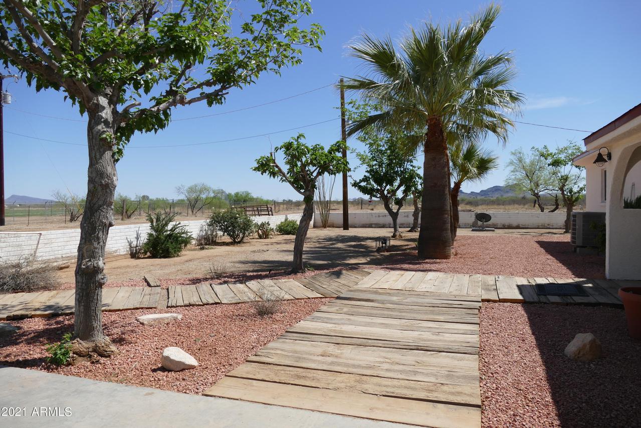 50027 N Eagle St., Aguila, AZ 85320