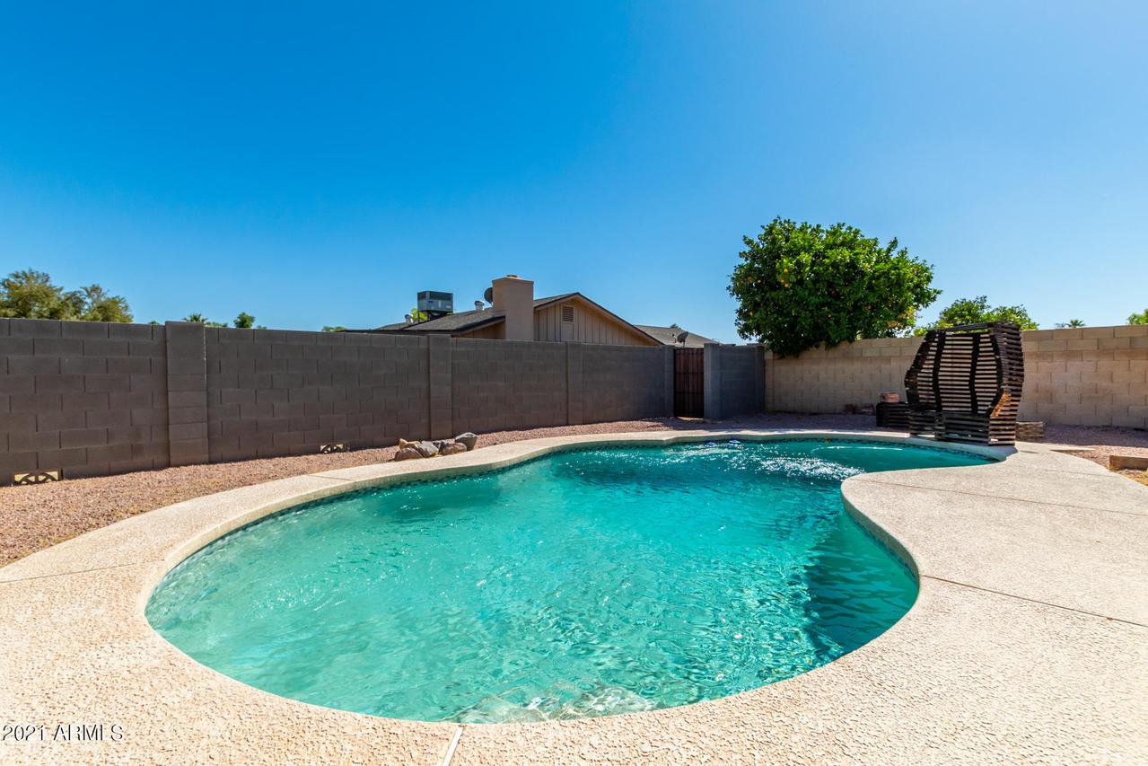 1977 E Del Rio Dr., Tempe, AZ 85282