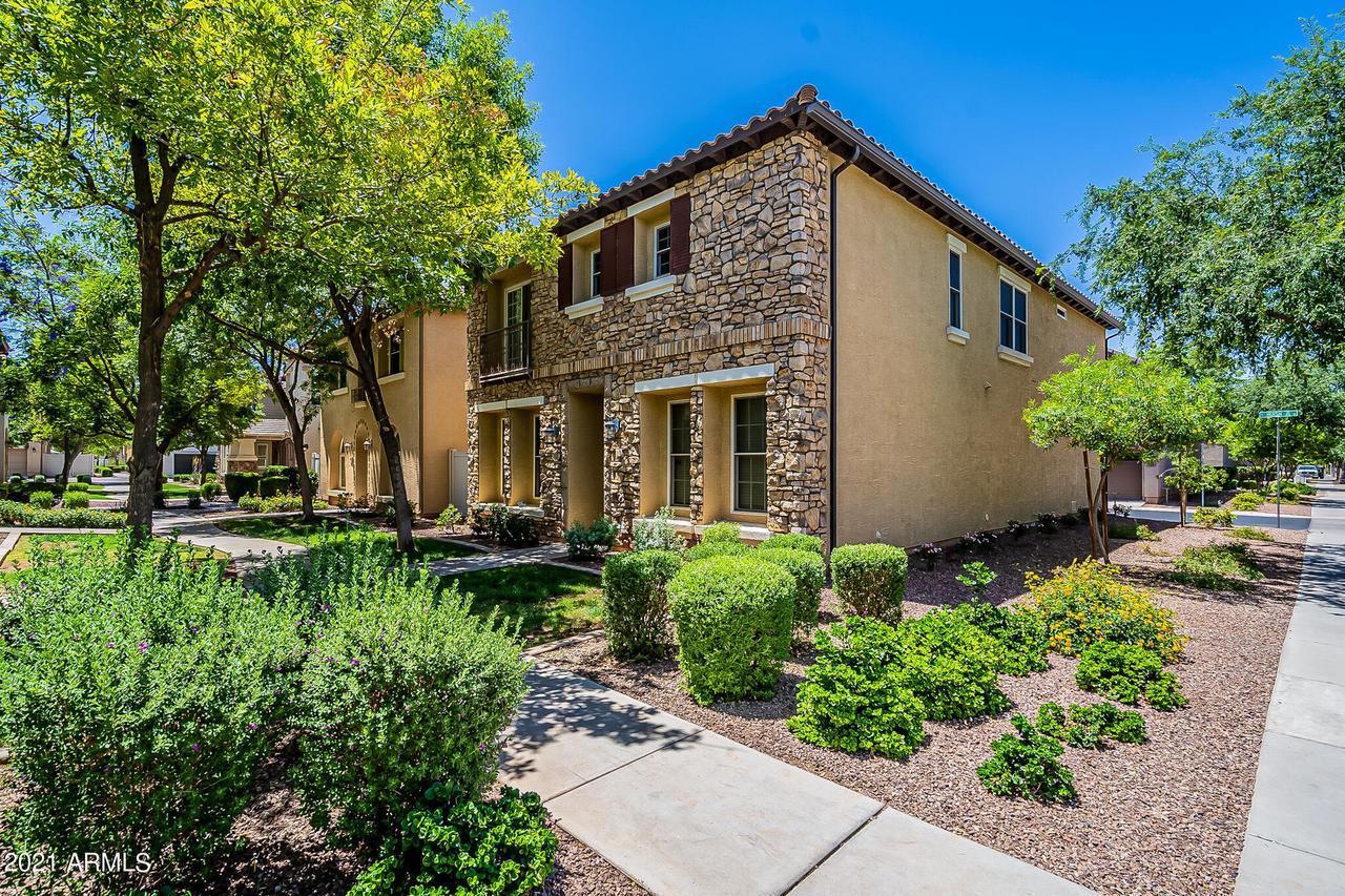 877 S Huish Dr., Gilbert, AZ 85296