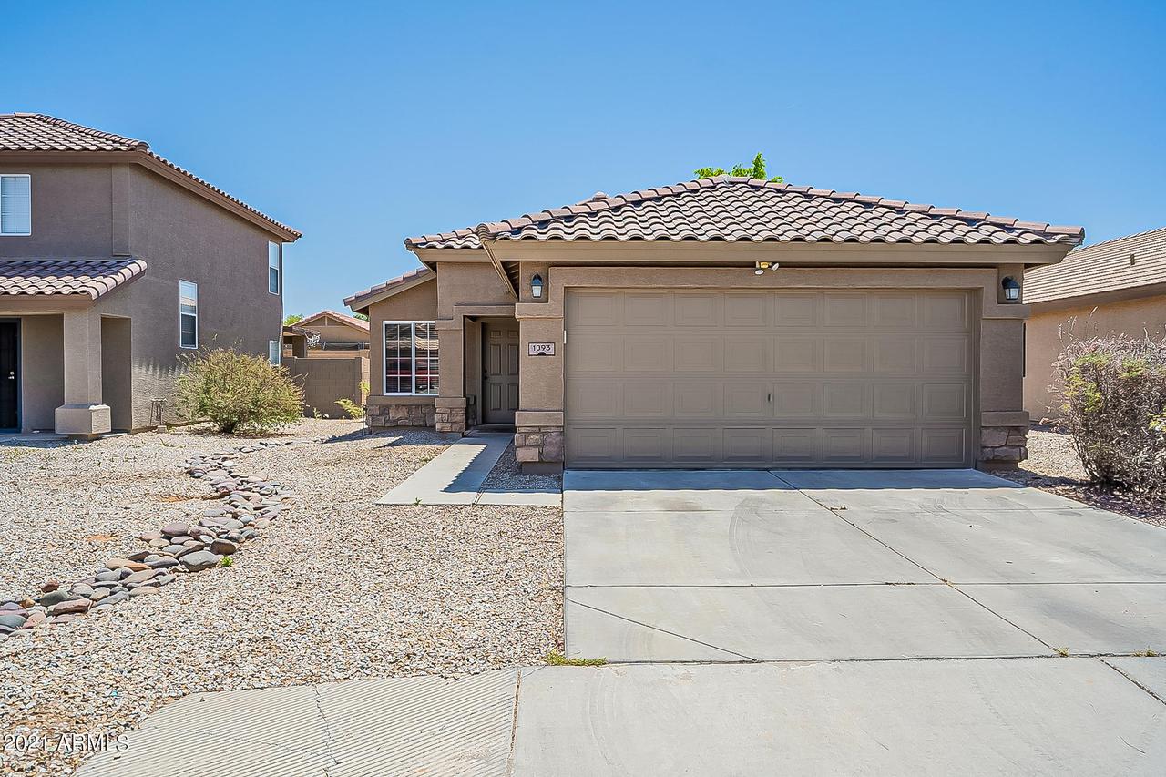 1093 E Desert Holly Dr., San Tan Valley, AZ 85143