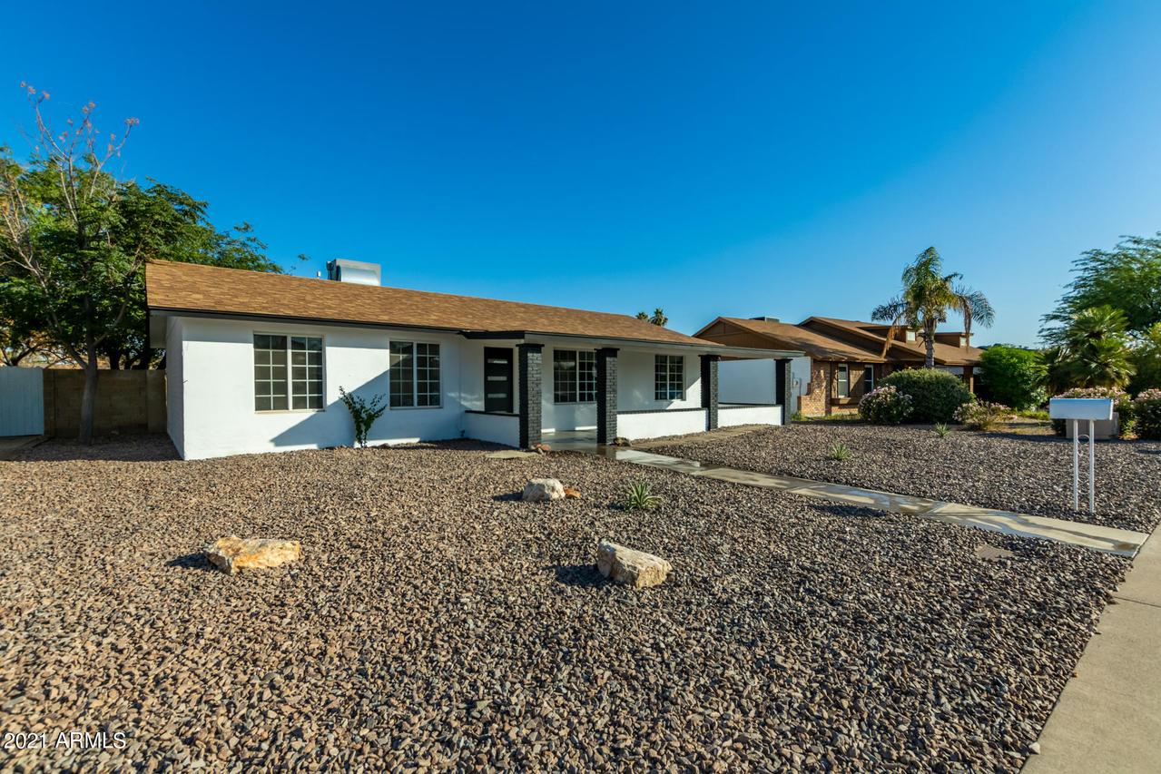 425 W Wickieup Ln., Phoenix, AZ 85027