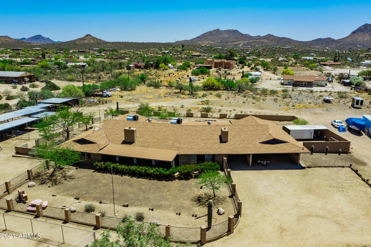 2445 W Photo View Rd., New River, AZ 85087