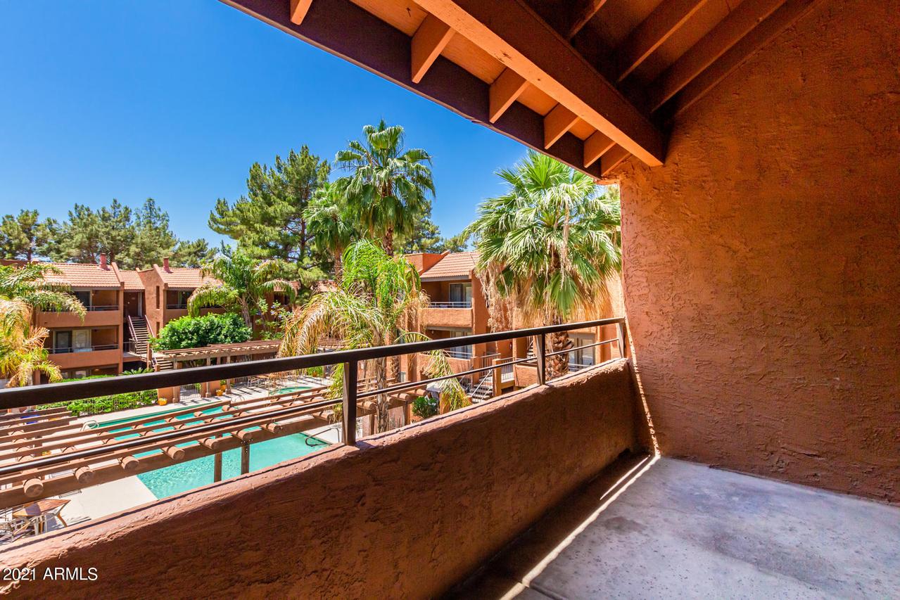 4704 E Paradise Village Pkwy. #325, Phoenix, AZ 85032