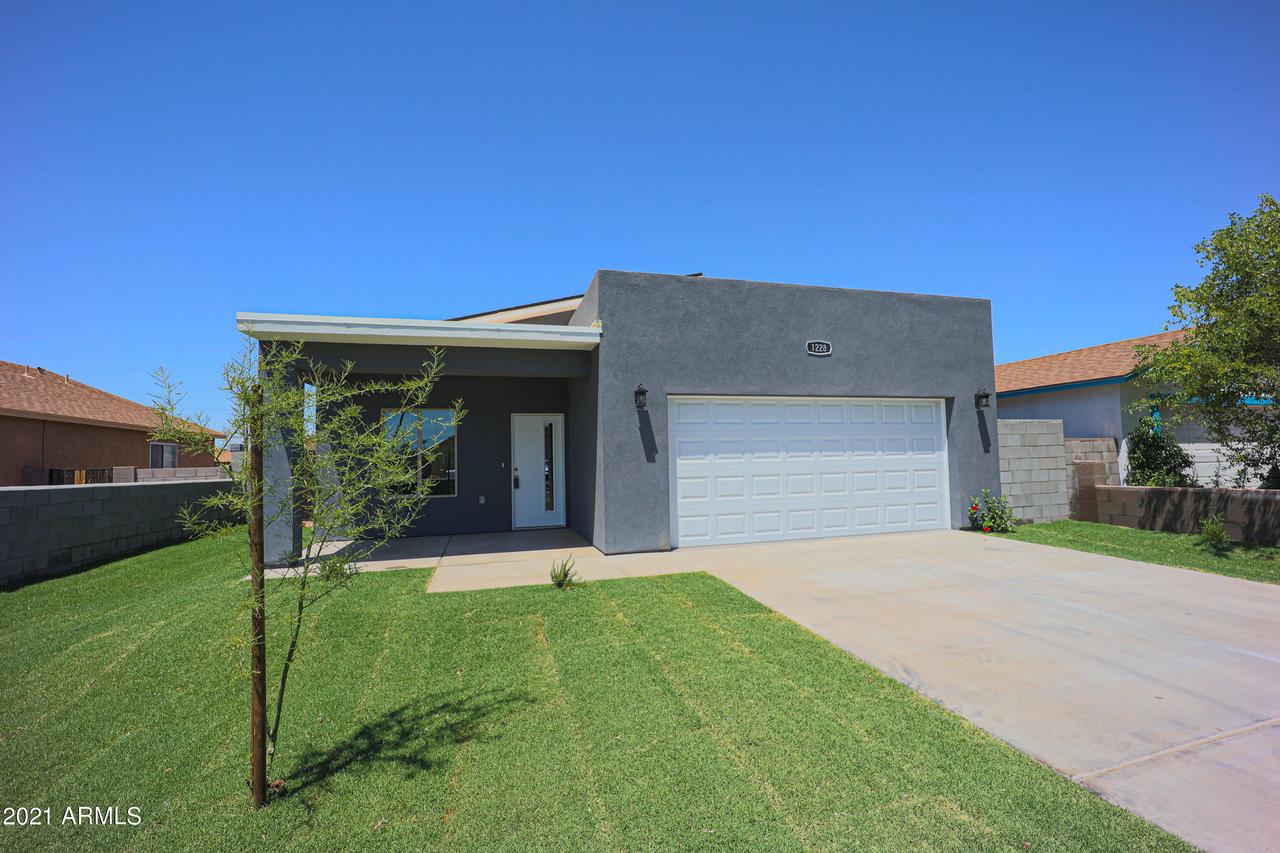 1228 S 11th Ave., Phoenix, AZ 85007