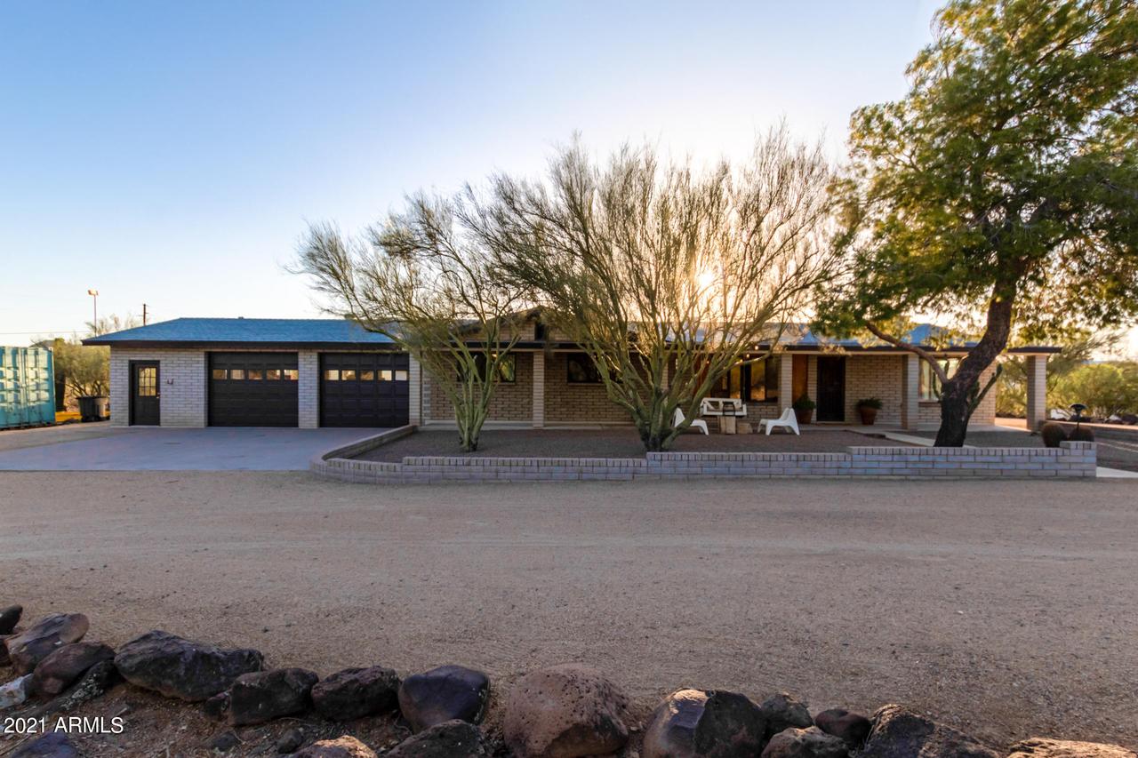 45024 N 6th St., New River, AZ 85087