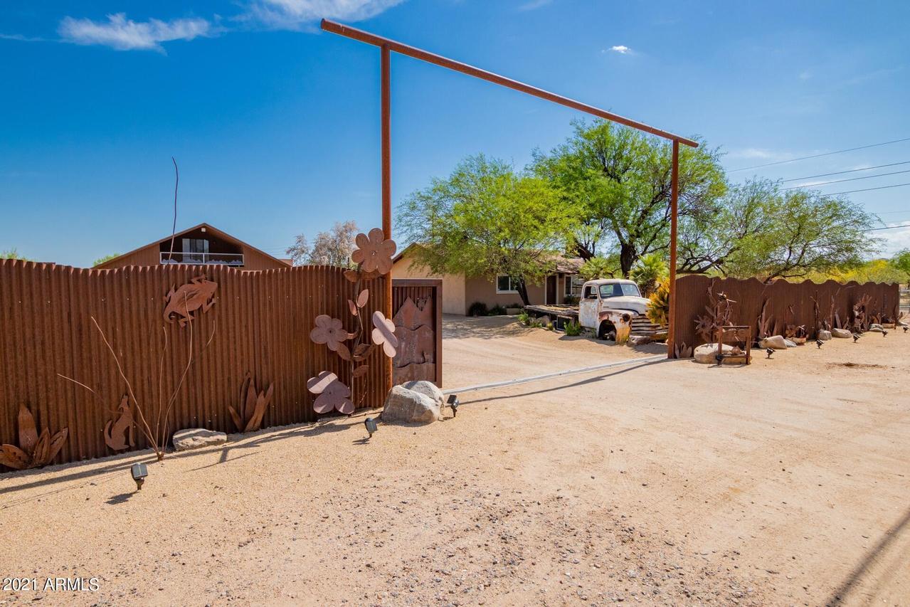 1201 E Cloud Rd., Phoenix, AZ 85086