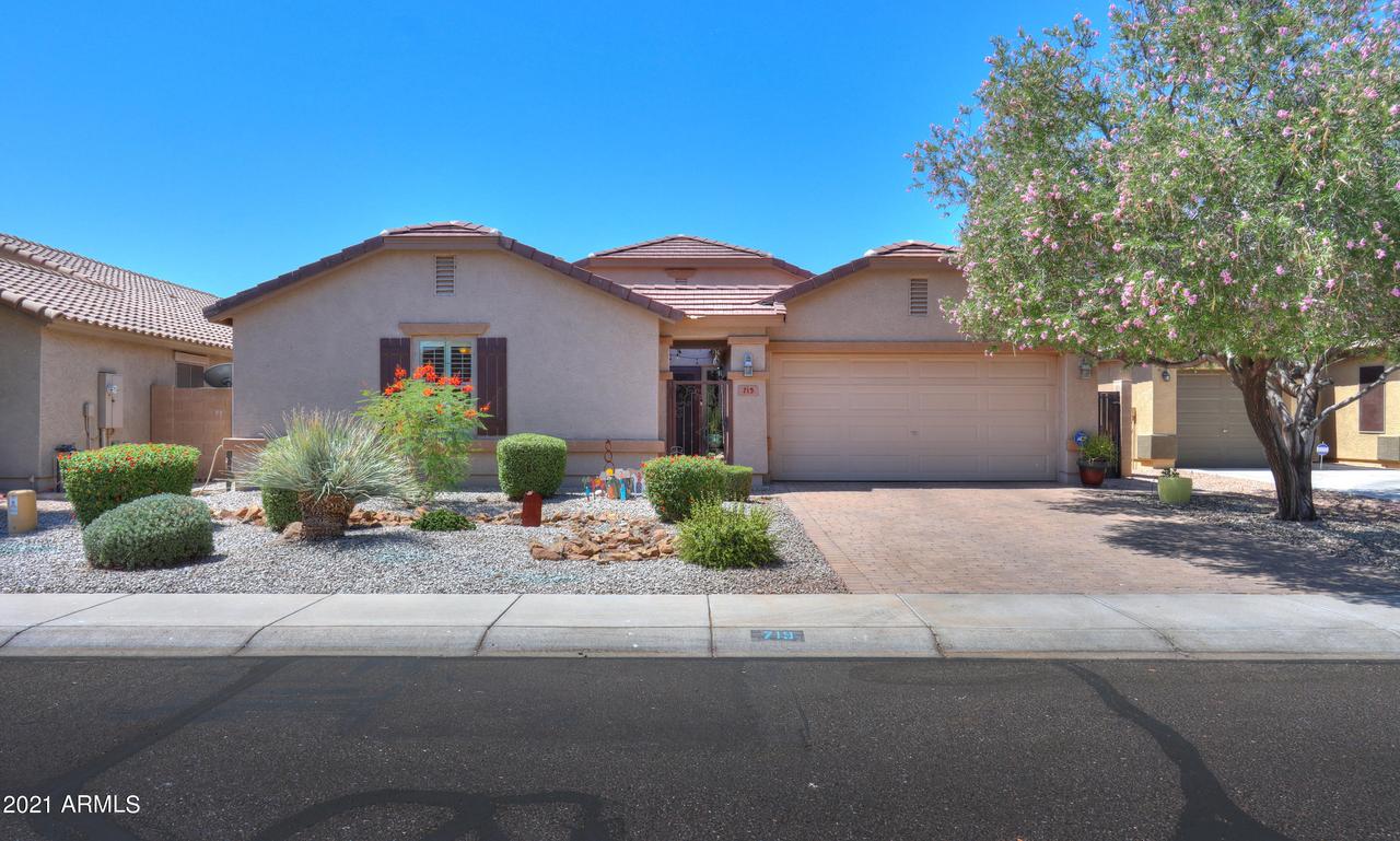 719 W Desert Valley Dr., San Tan Valley, AZ 85143