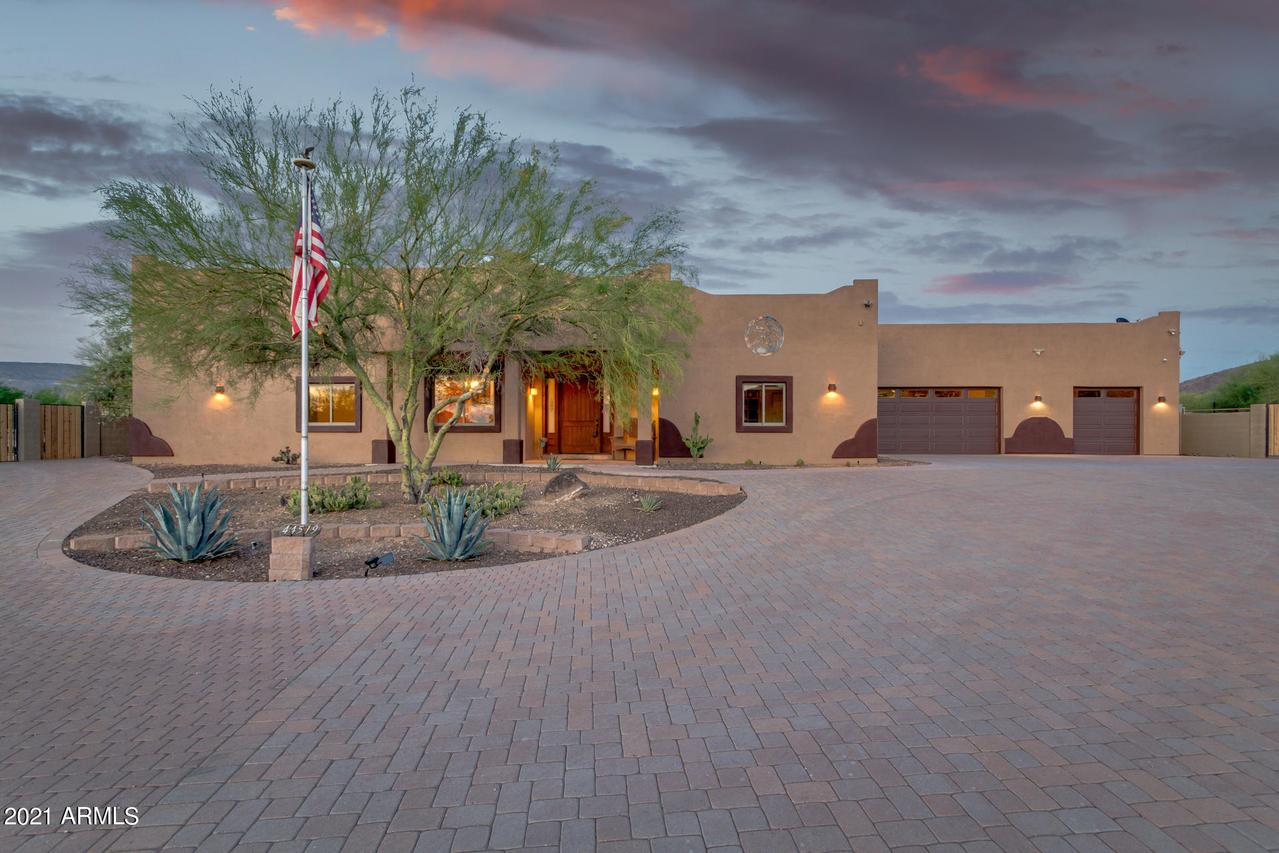 44519 N 10th St., New River, AZ 85087