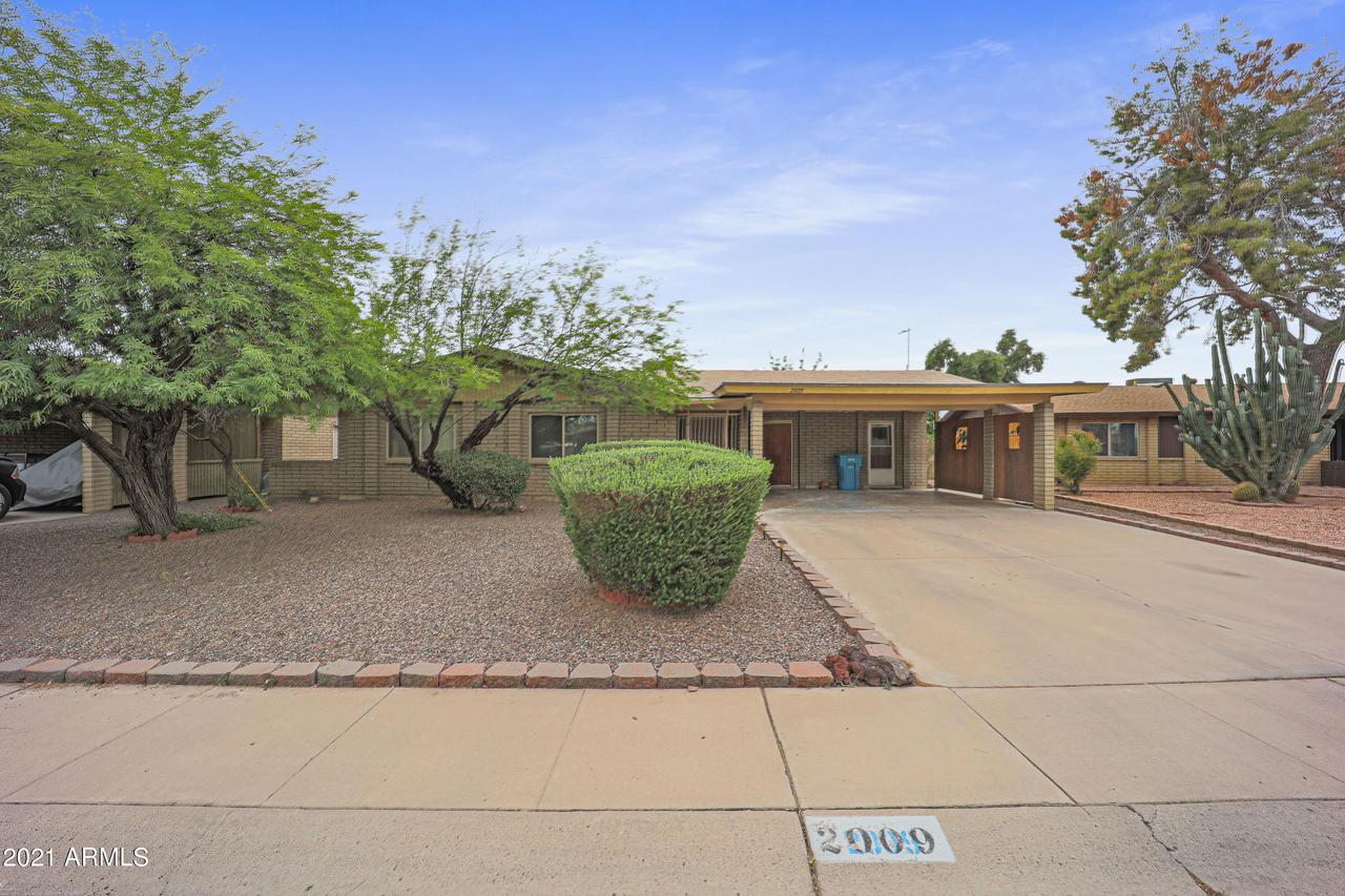 2009 W Newcastle Cir., Phoenix, AZ 85021