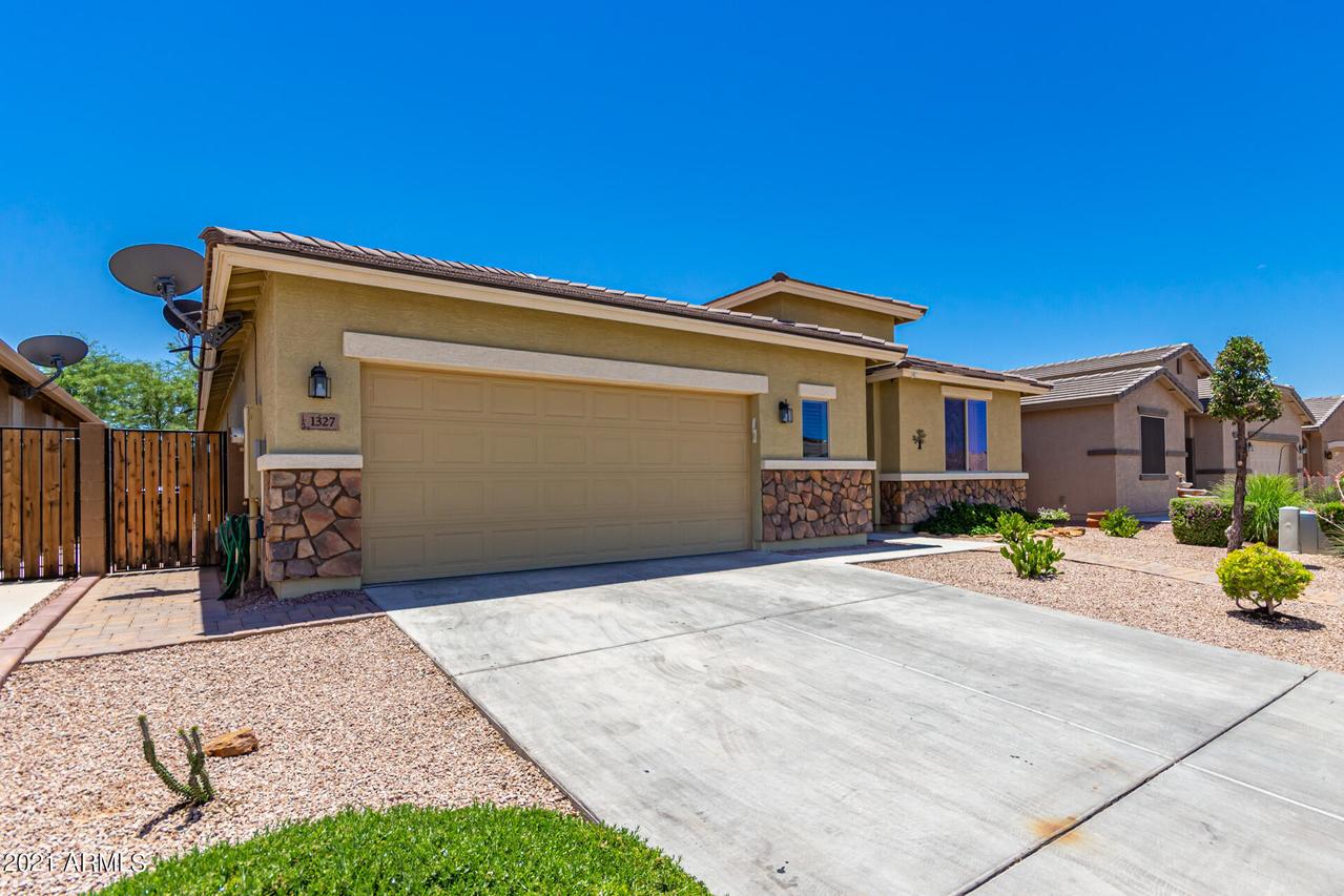 1327 E Barrett Dr., San Tan Valley, AZ 85143