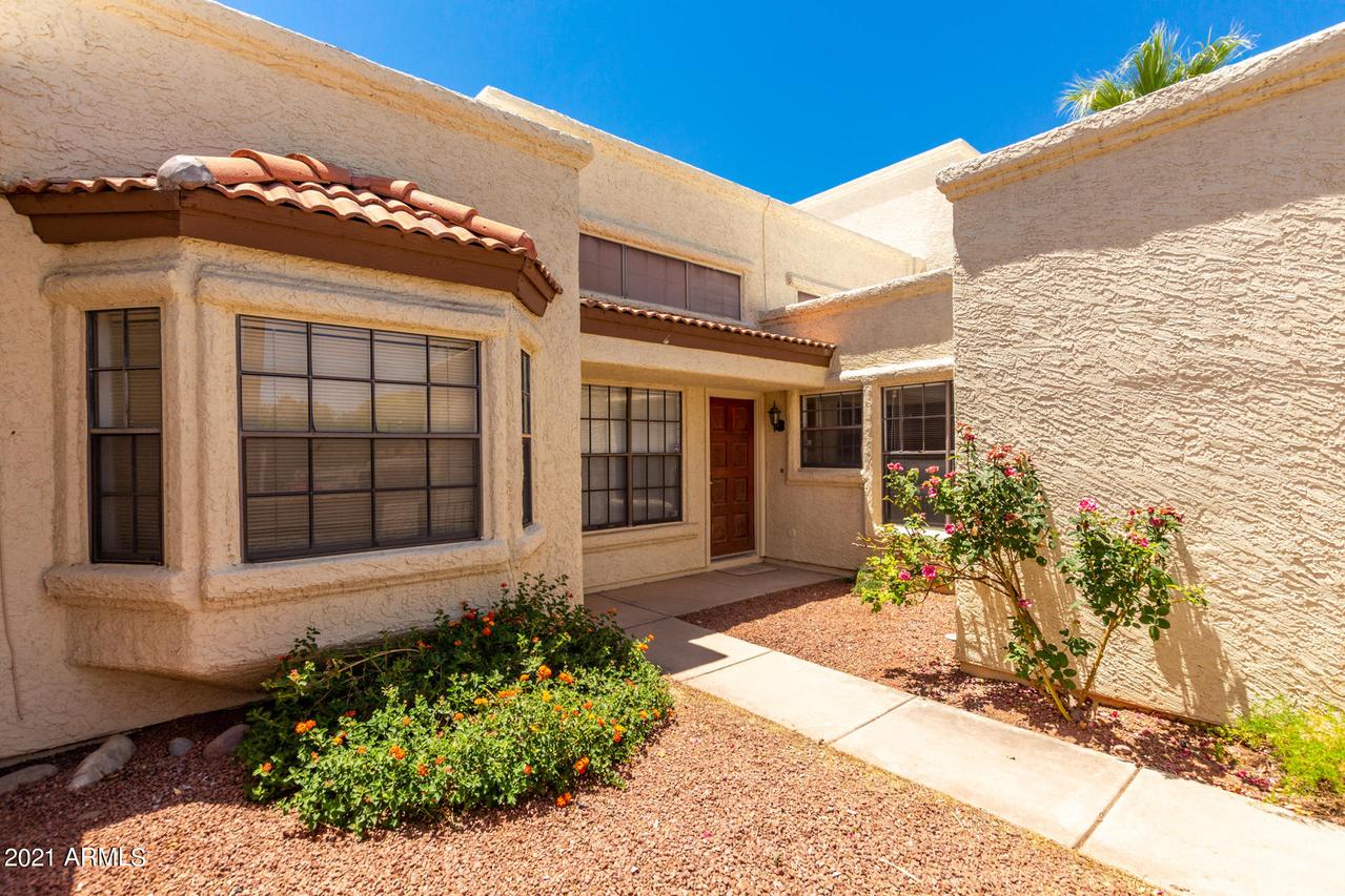 1825 E Vinedo Ln., Tempe, AZ 85284