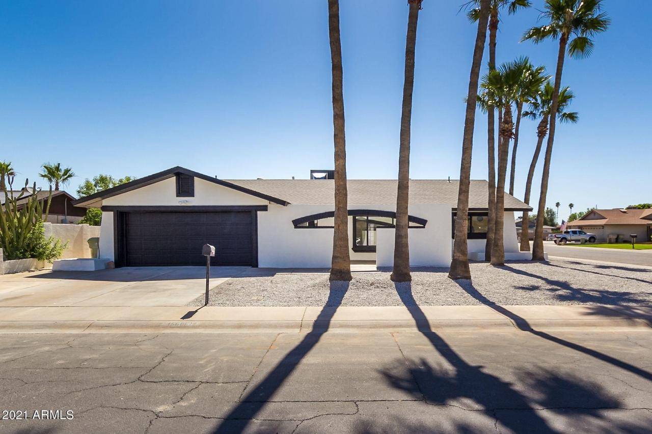 15601 N 57th Dr., Glendale, AZ 85306