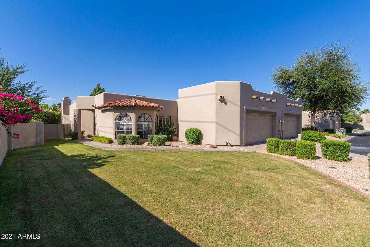 4002 E Round Hill Dr., Phoenix, AZ 85028