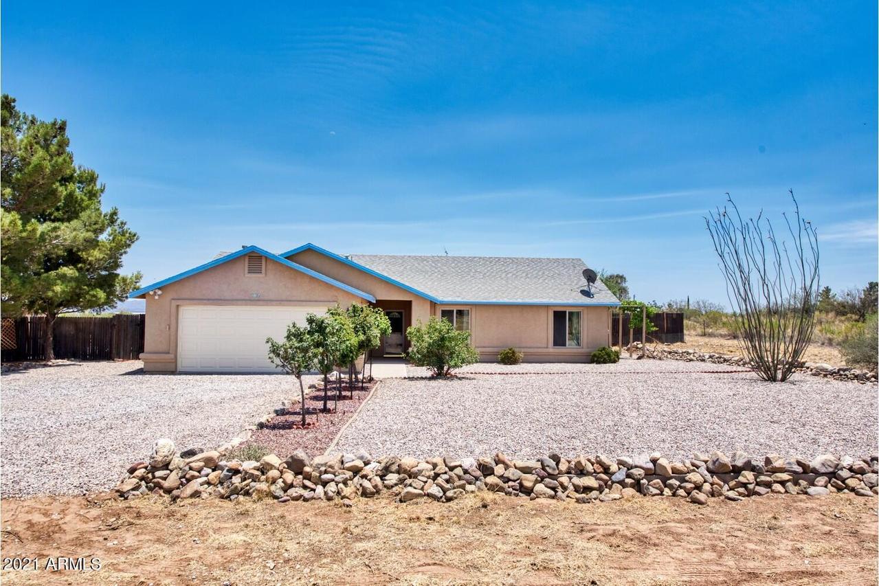 6867 S Garden Valley Dr., Hereford, AZ 85615