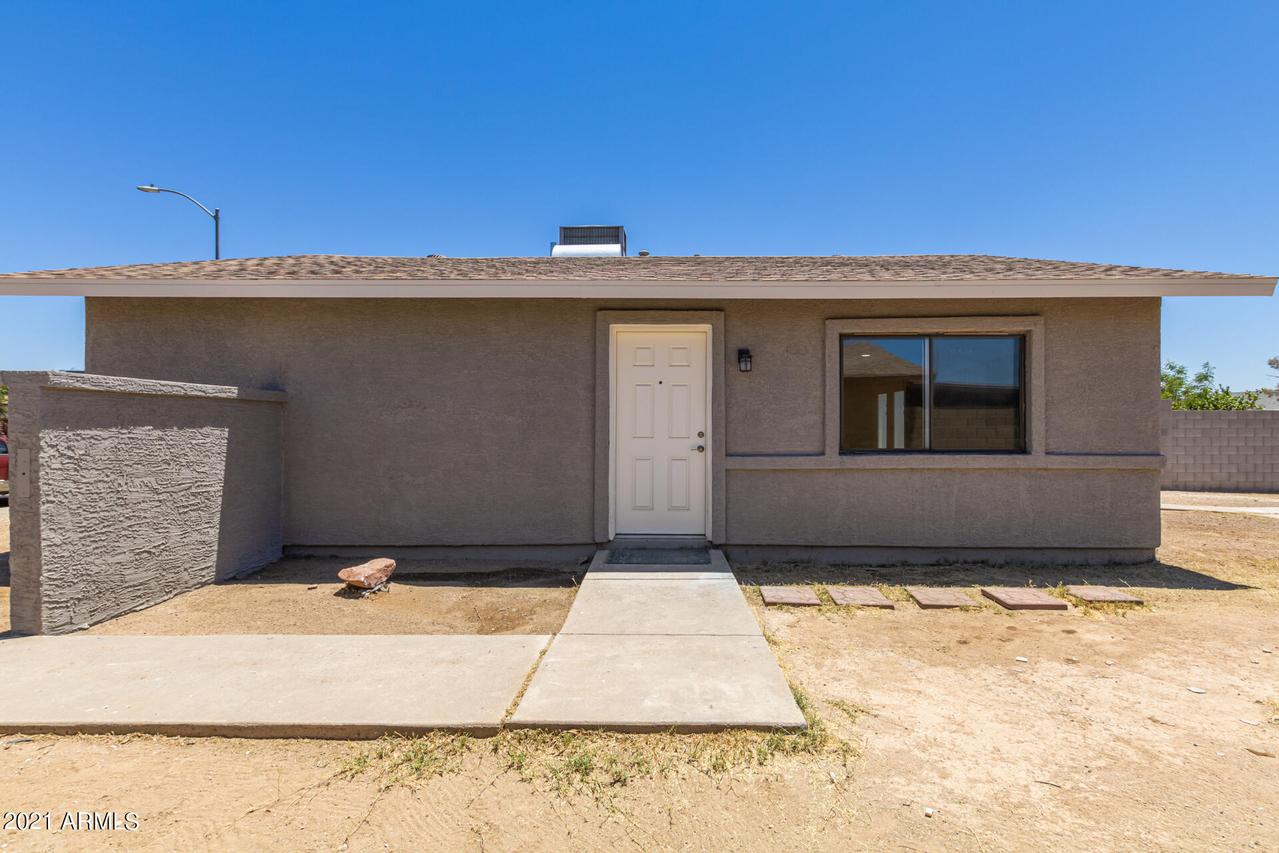 5221 W Mauna Loa Ln., Glendale, AZ 85306