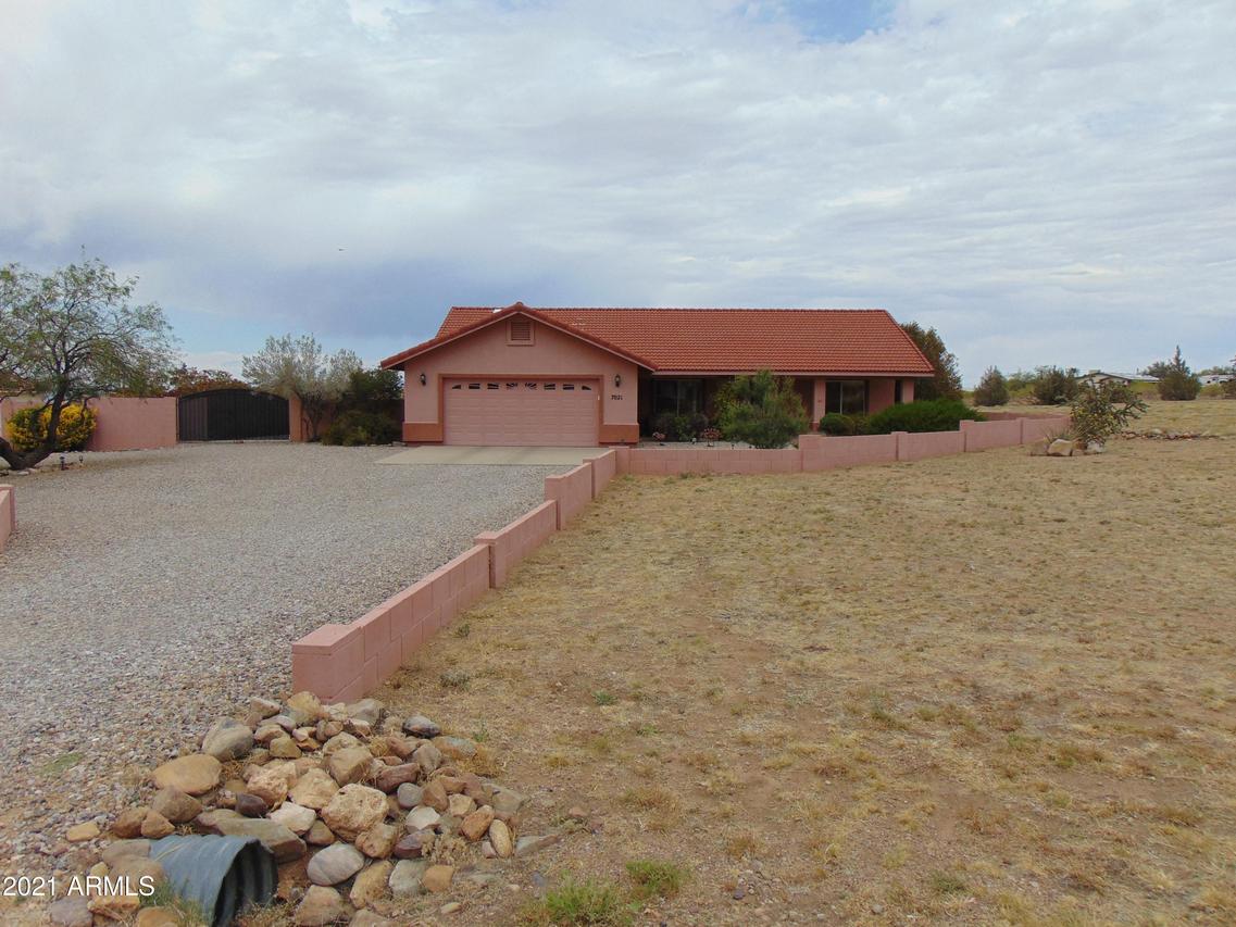 7021 S Pinon Dr., Hereford, AZ 85615