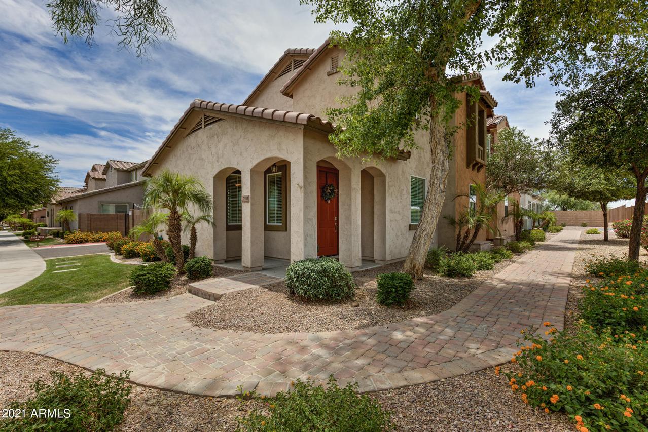 7104 S 48th Glen, Laveen, AZ 85339