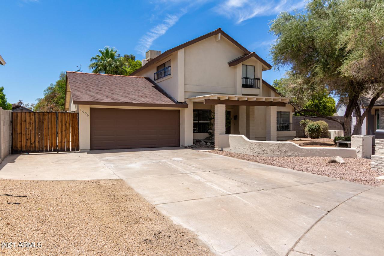 1906 S Brooks Cir., Mesa, AZ 85202