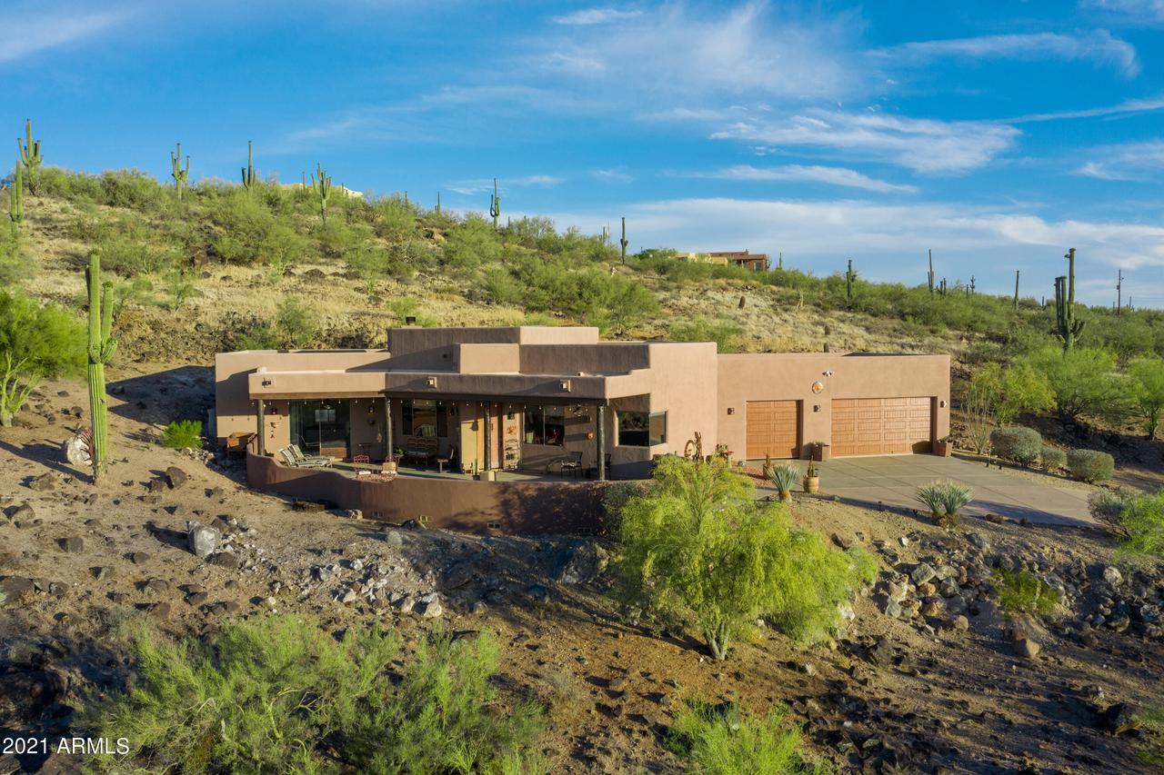 45425 N 15th St., New River, AZ 85087