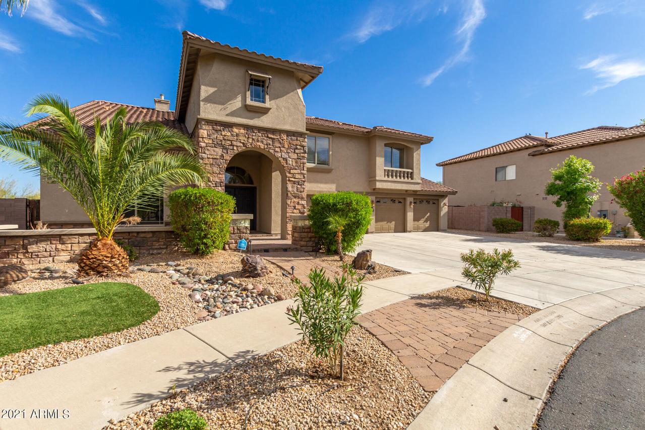 2305 W Night Glow Dr., Phoenix, AZ 85085