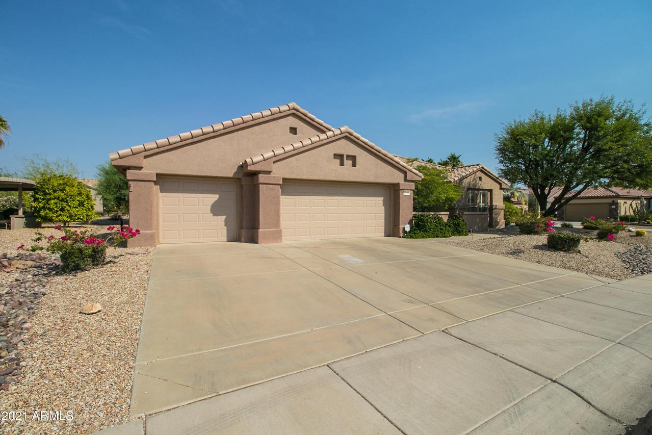 20590 N Saratoga Way, Surprise, AZ 85374