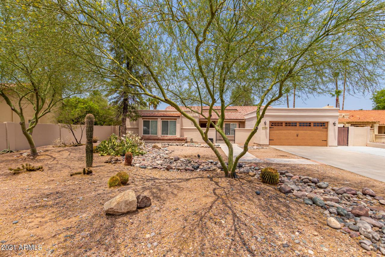 2622 E Leonora St., Mesa, AZ 85213