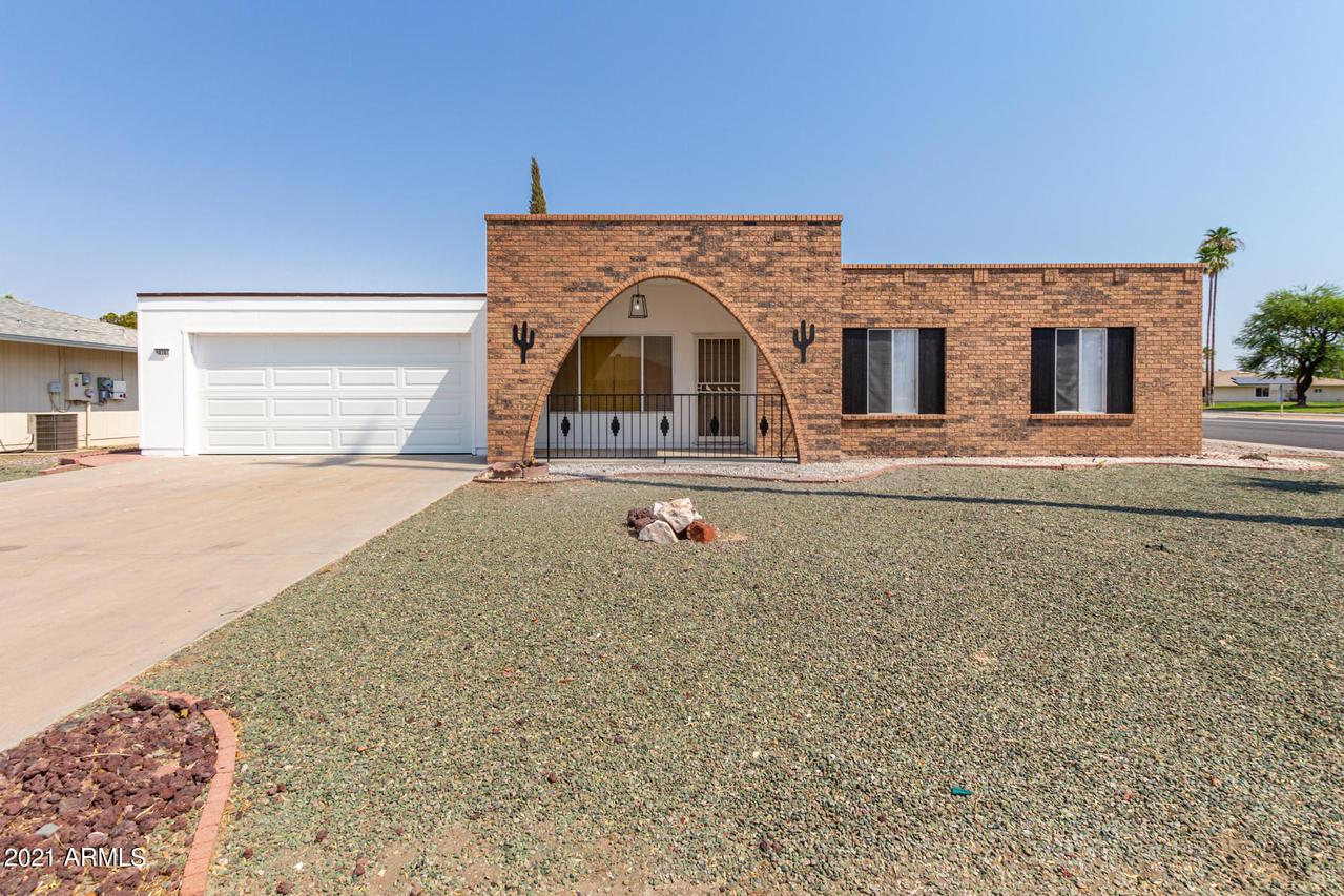 10702 W Hutton Dr., Sun City, AZ 85351