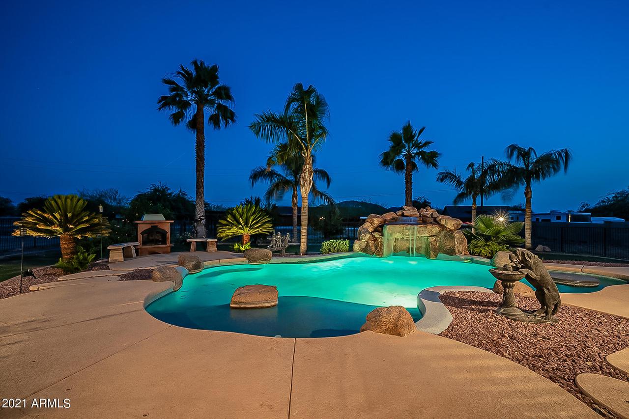 1735 W Mesquite St., Phoenix, AZ 85086