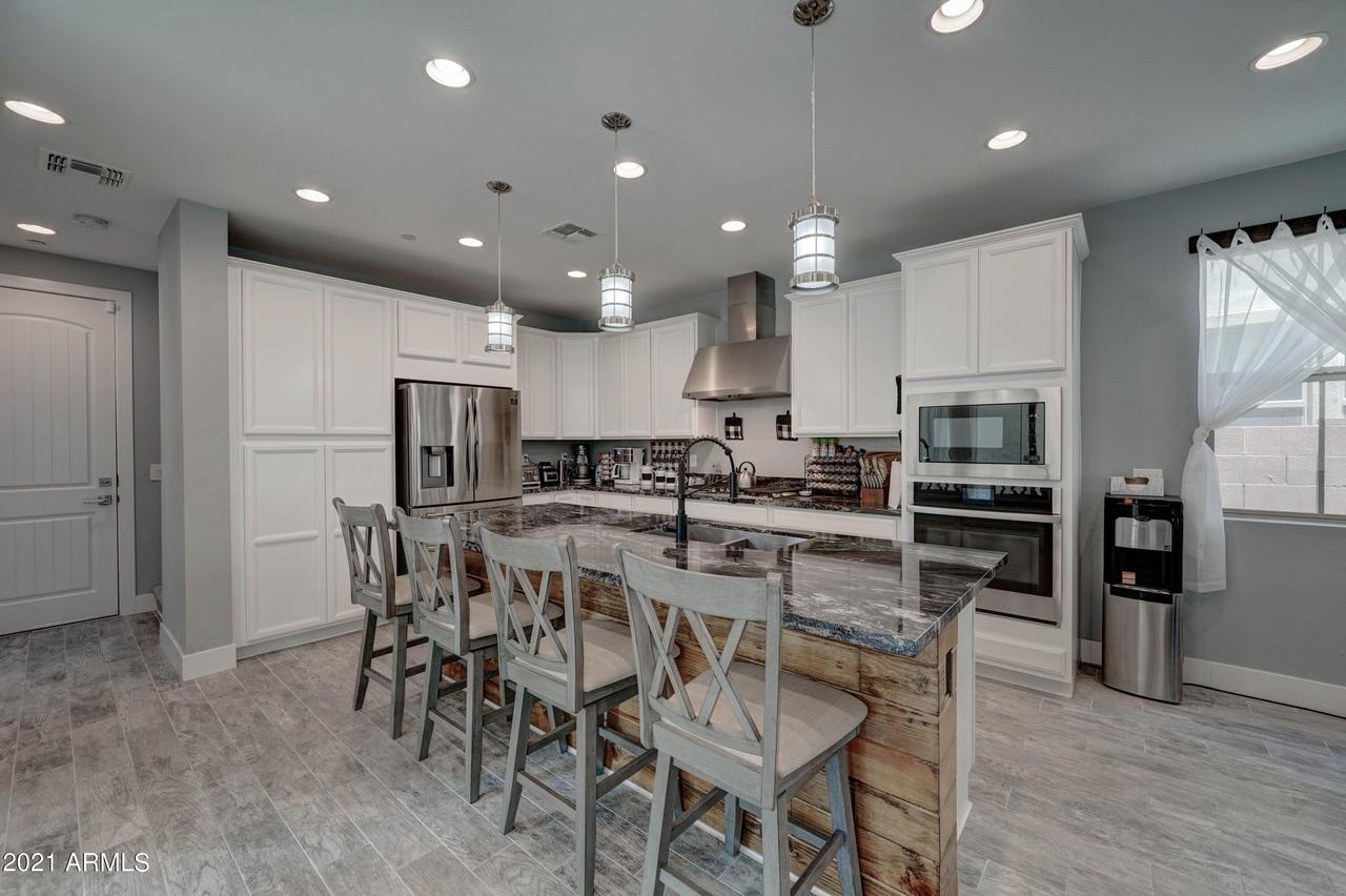 1683 S Follett Way, Gilbert, AZ 85295