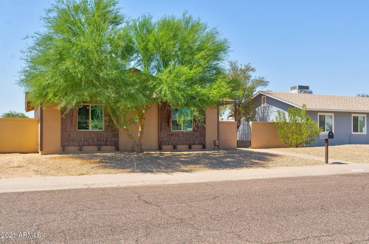 5229 W Mauna Loa Ln., Glendale, AZ 85306