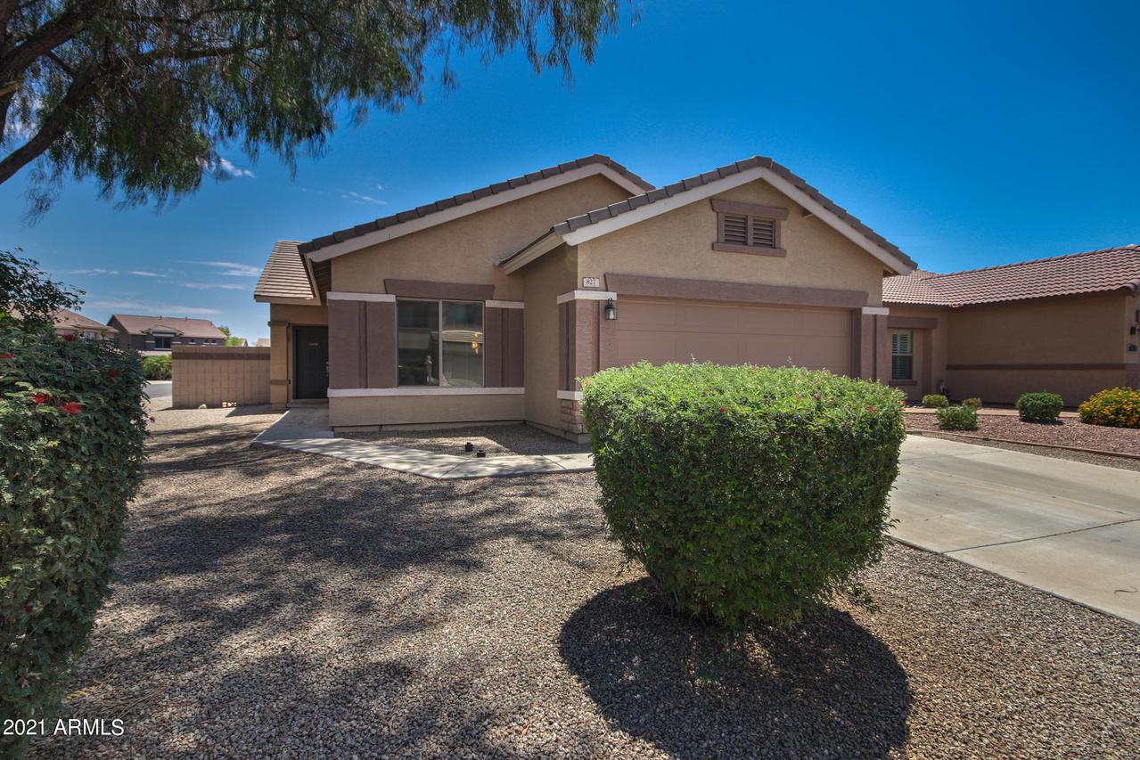 827 E Christopher St., San Tan Valley, AZ 85140
