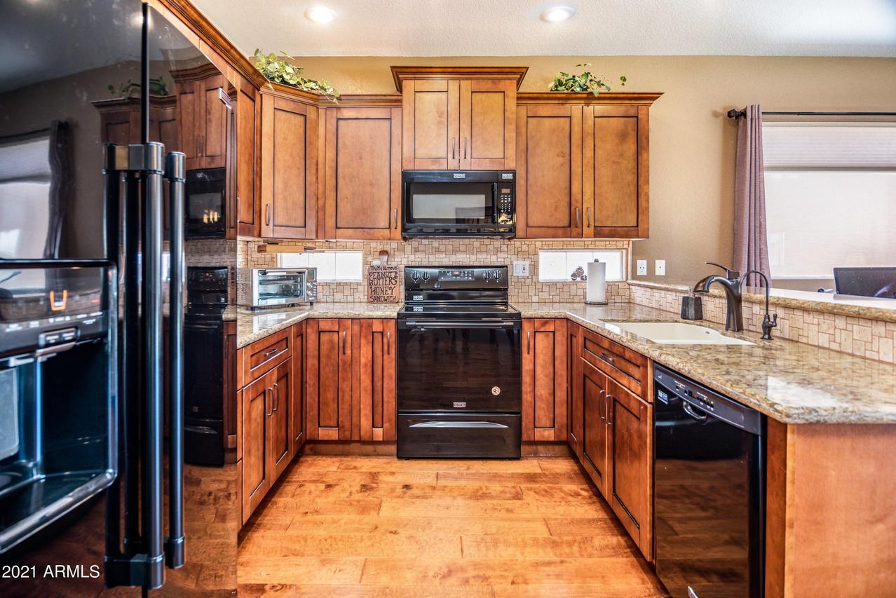 2101 S Yellow Wood #97, Mesa, AZ 85209