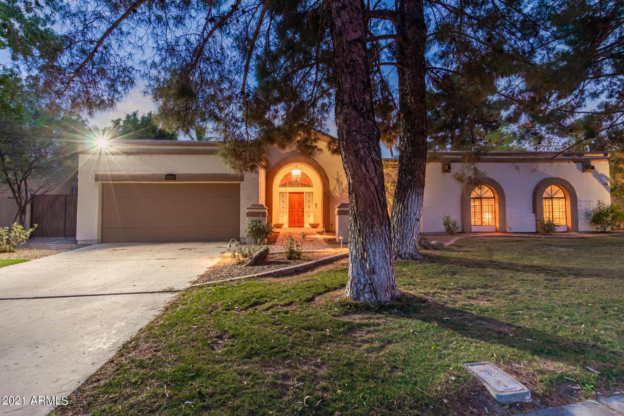 3433 E Calaveros Dr., Phoenix, AZ 85028