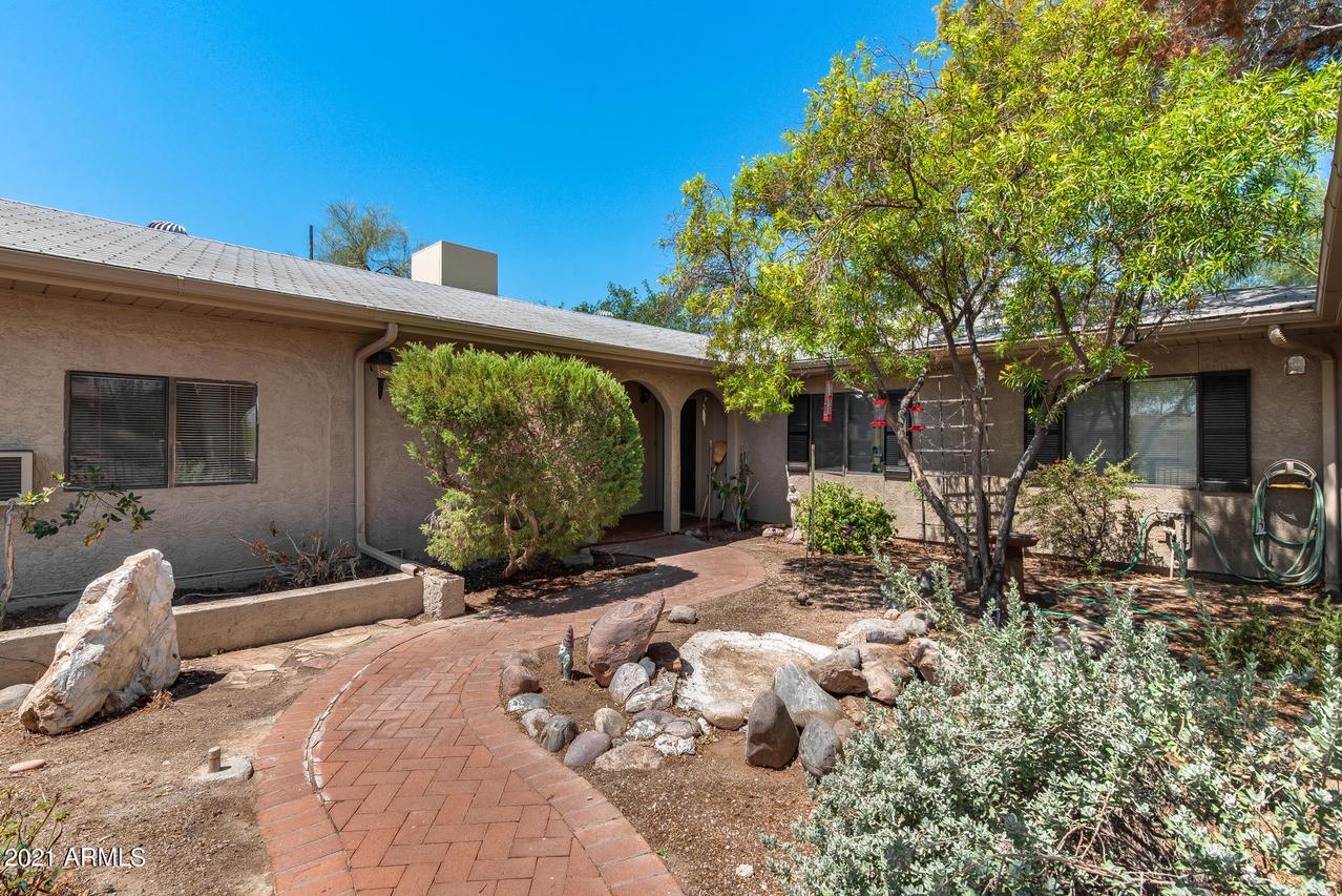 2652 N 82nd St., Mesa, AZ 85207