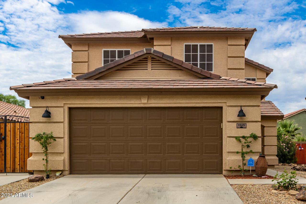 1365 E Stirrup Ln., San Tan Valley, AZ 85143