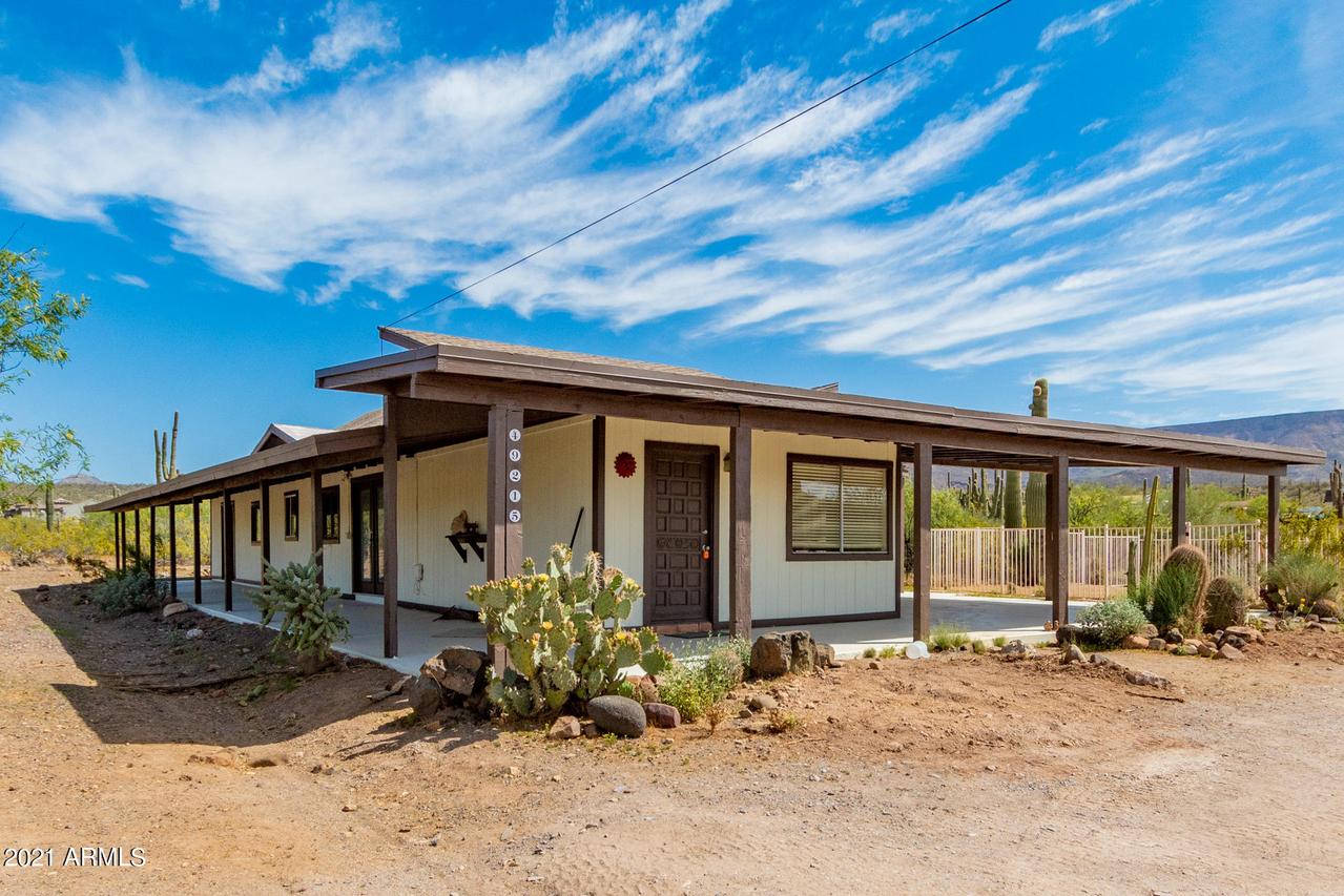 49215 N 3rd Ave., New River, AZ 85087