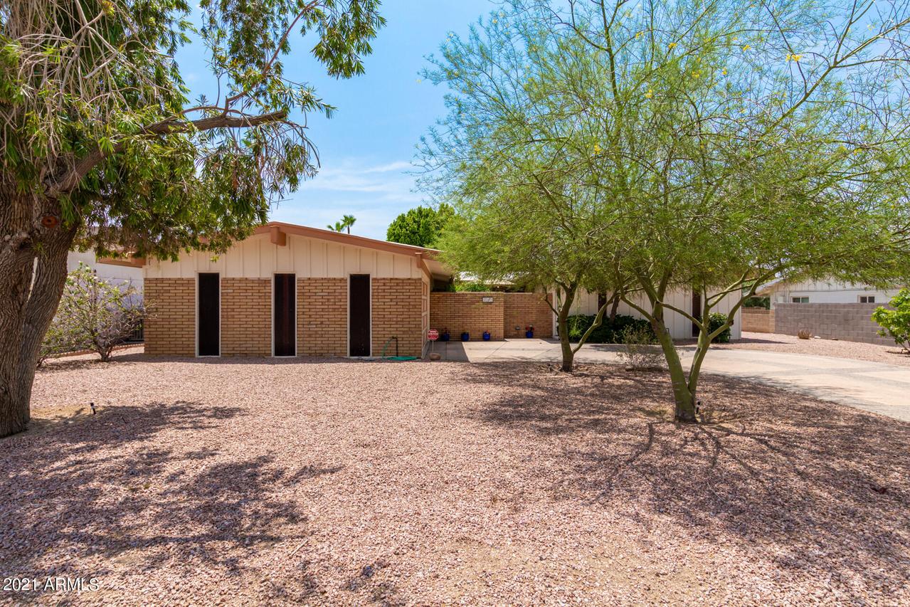 2247 E Lincoln Dr., Phoenix, AZ 85016