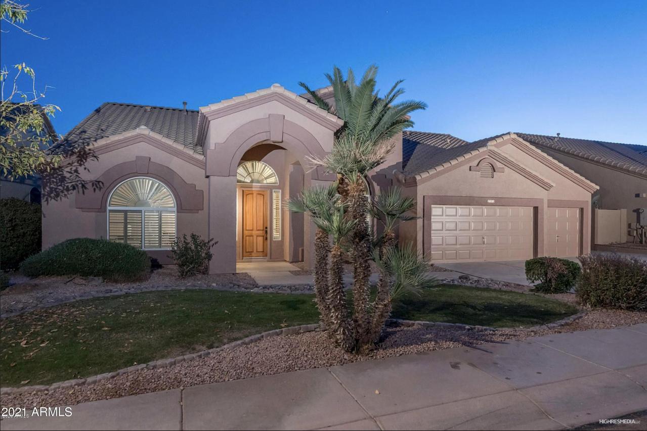 723 W Amberwood Dr., Phoenix, AZ 85045