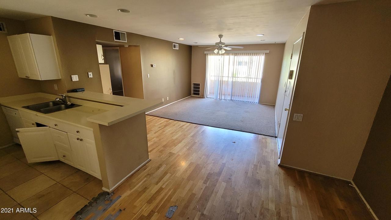 8055 E Thomas Rd. #M201, Scottsdale, AZ 85251